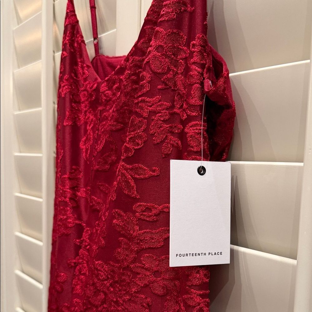 Elegant Red Floral Lace Dress - Picture 3 of 5